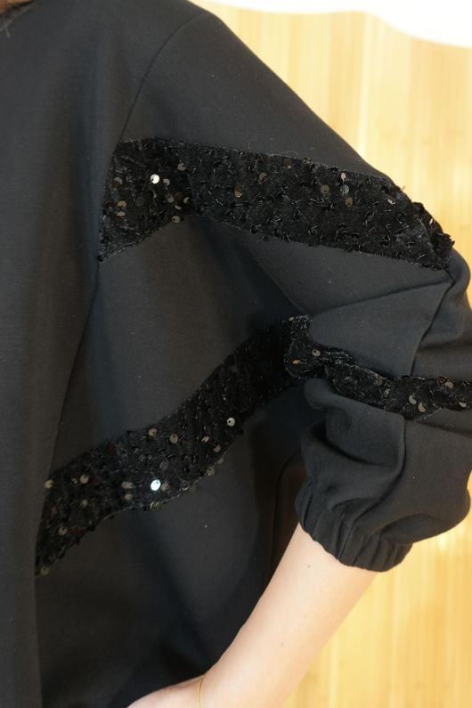 Soft Tech Sequin Sleeve Sweatshirt Black /8=